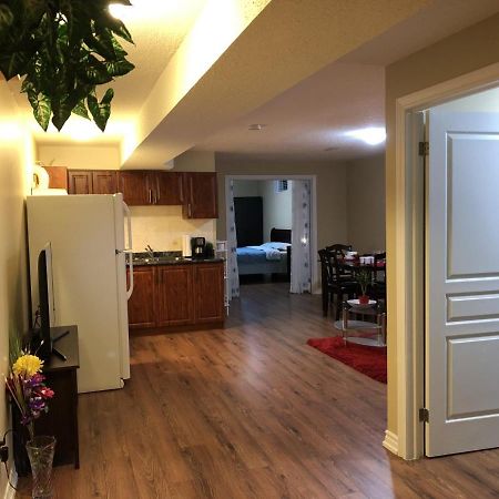 Spacious 2 Bedroom Guest Suite 토론토 외부 사진