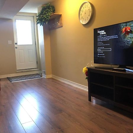 Spacious 2 Bedroom Guest Suite 토론토 외부 사진