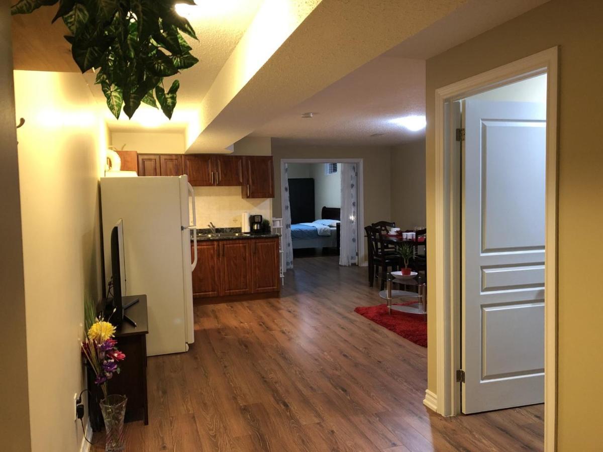 Spacious 2 Bedroom Guest Suite 토론토 외부 사진