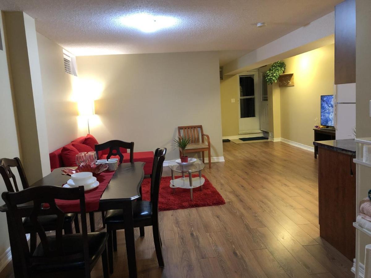 Spacious 2 Bedroom Guest Suite 토론토 외부 사진
