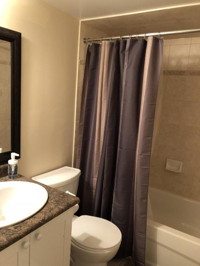 Spacious 2 Bedroom Guest Suite 토론토 외부 사진