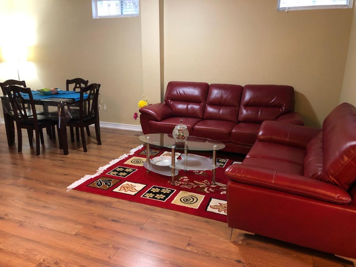 Spacious 2 Bedroom Guest Suite 토론토 외부 사진
