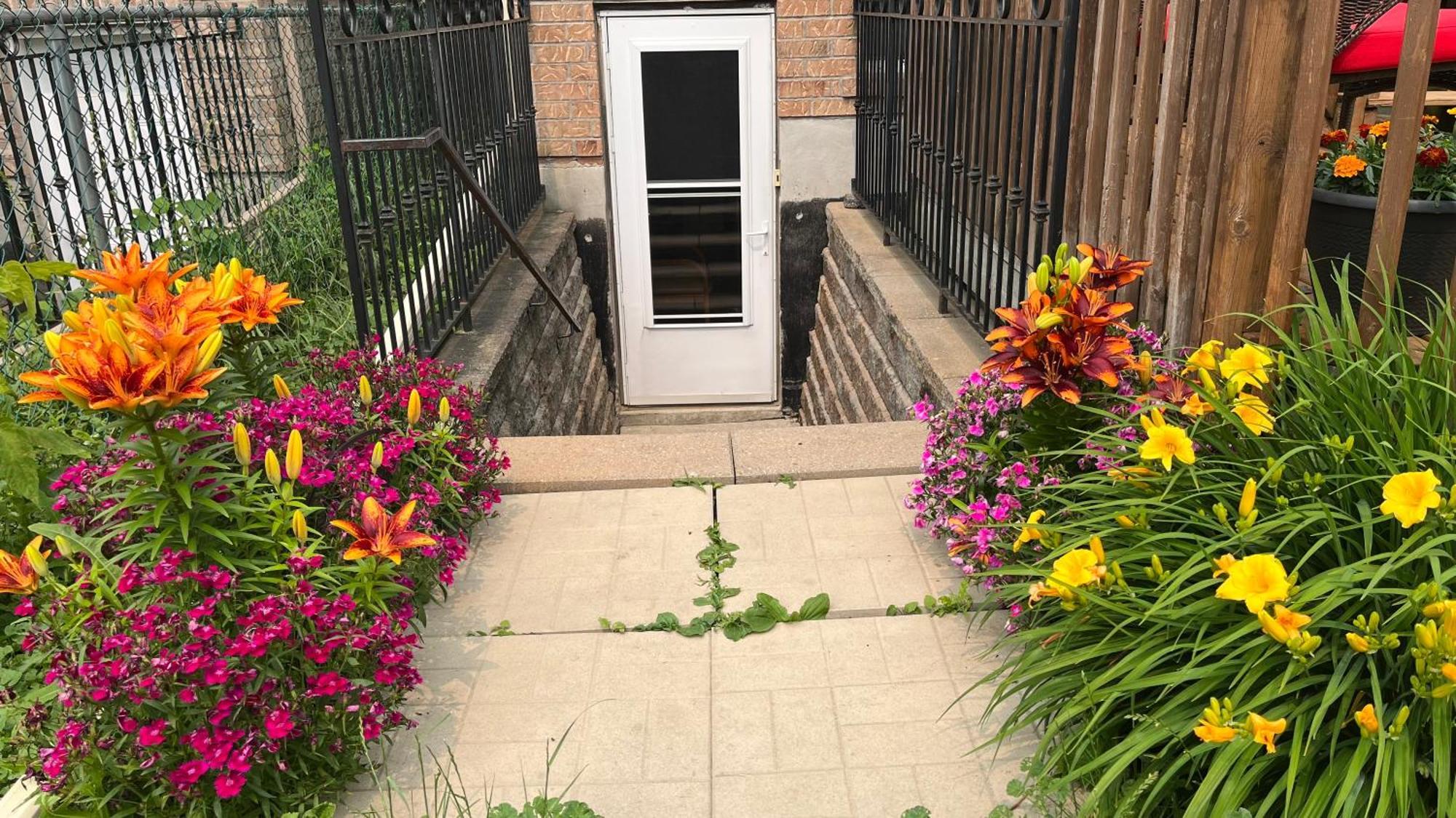 Spacious 2 Bedroom Guest Suite 토론토 외부 사진